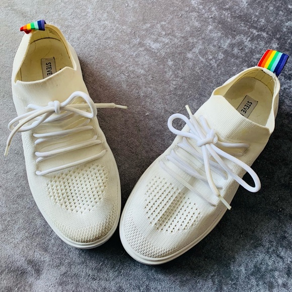 brixie platform sneaker